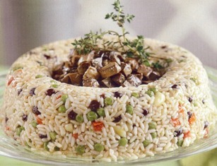 Πιλάφι σπυρωτό με αρακά πιπεριές σταφίδες και αμύγδαλα με κρασάτη συκωταριά
                  